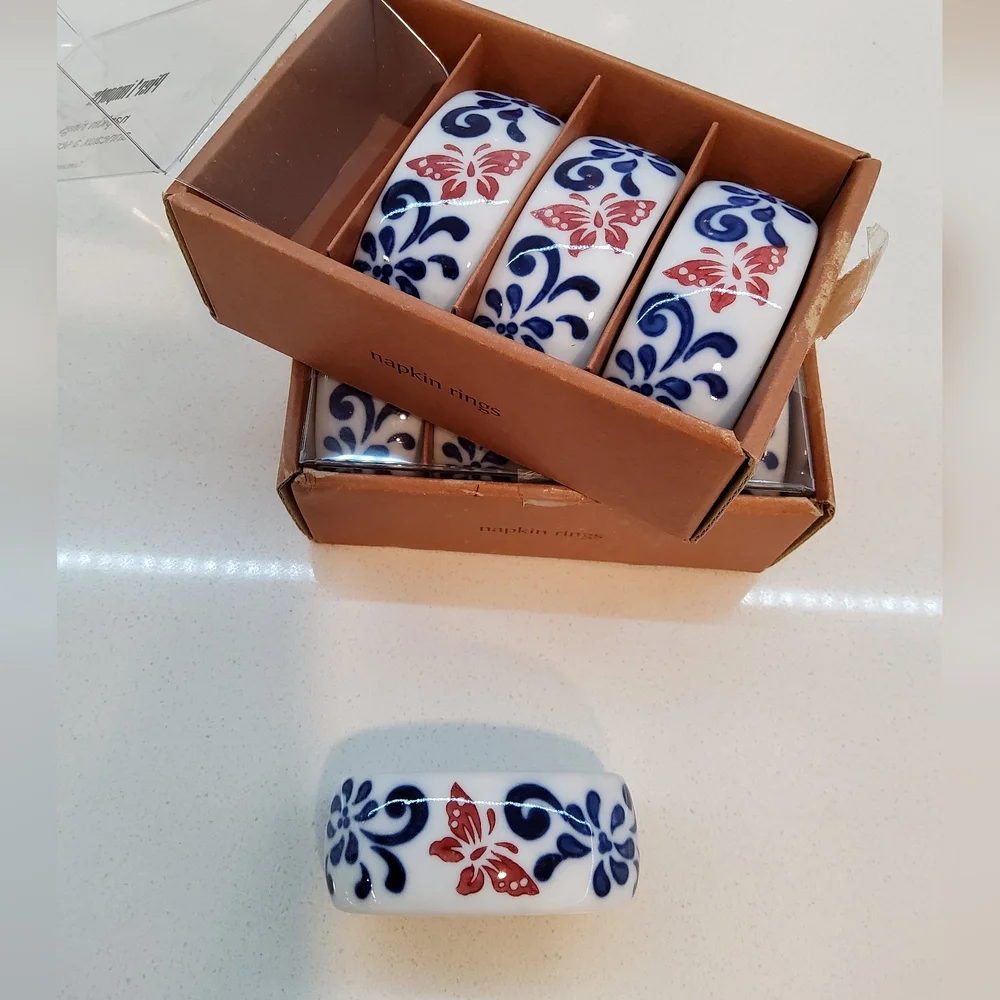 Pier 1 Imports Blue and Red Napkin Rings 2 × 4